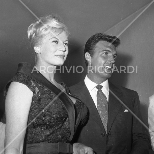 Anita Ekberg con Franco Silva 1964-040