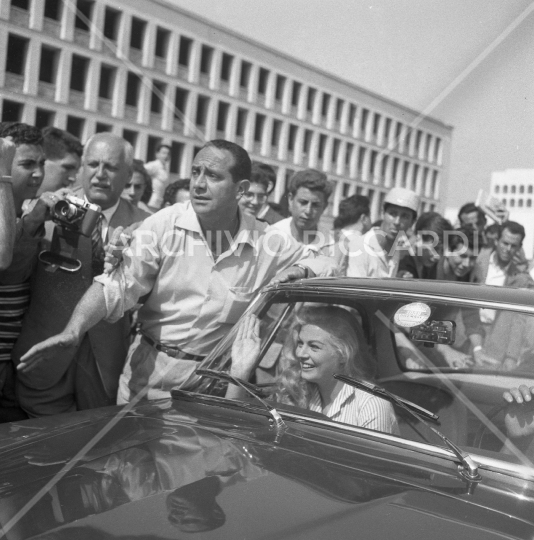 Anita Ekberg rally 1959-009