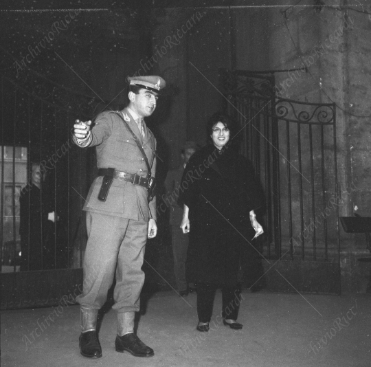 Anna Magnani alle votazioni - 1958 - 015