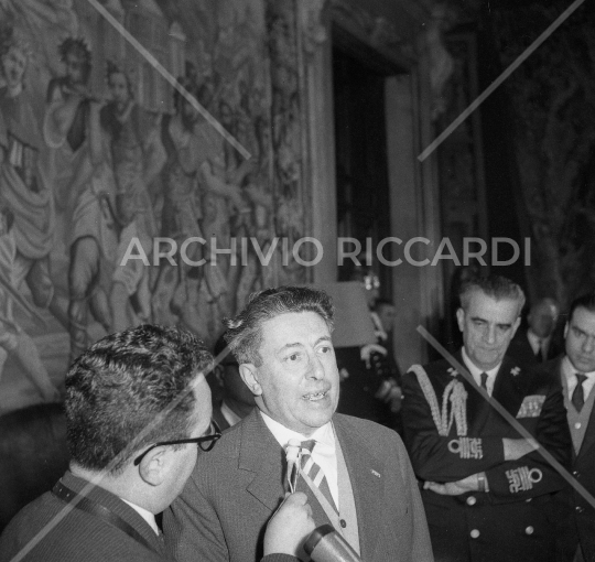 AR 2449 - Quirinale consultazioni 1958 - 045