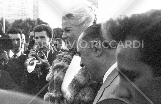 Carlo Ponti e Anita Ekberg all Eur 1961-178