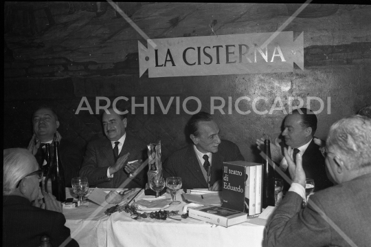 Eduardo De Filippo Premio Morgana con Salvatore Quasimodo 1965