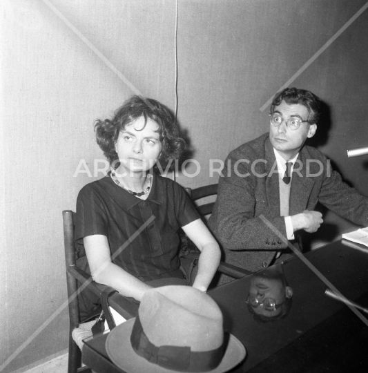 Elsa Morante - 1957 - conferenza stampa - 02