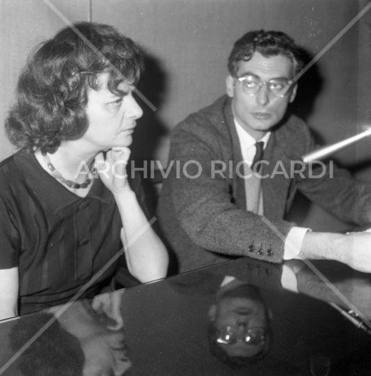 Elsa Morante - 1957 - conferenza stampa - 04