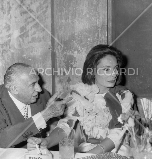 Falk Rossella  con Goffredo Bellonci al Premio Strega 1963 - 005