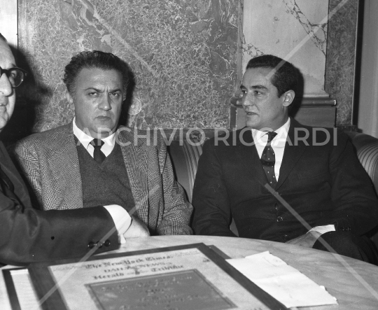 Federico Fellini con Levine e Gassmann 1964-120