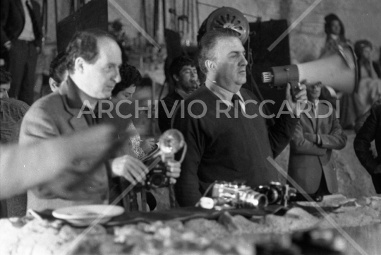 Federico Fellini sul set con Tazio Secchiaroli - 317