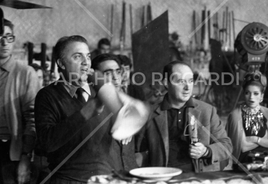 Federico Fellini sul set con Tazio Secchiaroli - 318