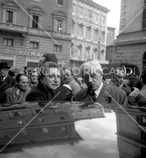 Ferruccio Parri ai funerali avv Battaglia 1960-046