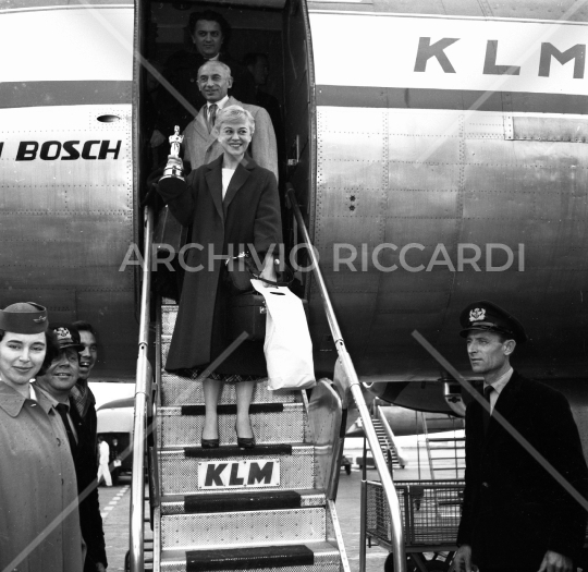 Giulietta Masina con Oscar 1957 650