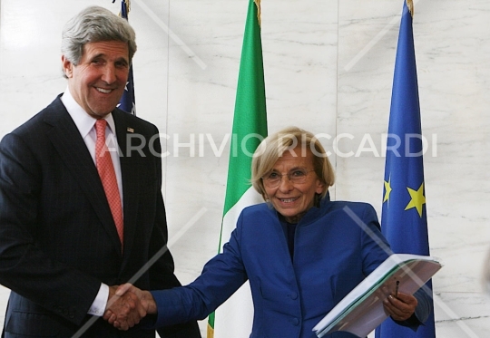 John Kerry ed Emma Bonino