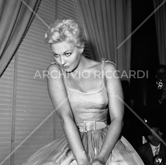 Kim Novak 1957-221