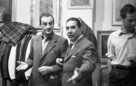 Luchino Visconti - 1955 - da Battistoni - 039