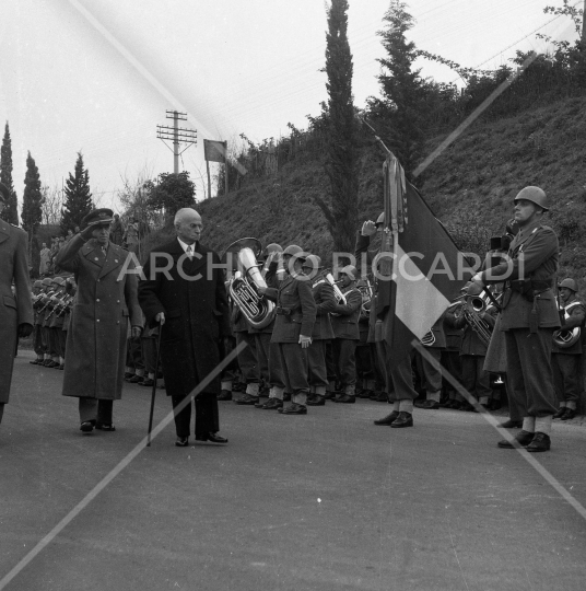 Luigi Einaudi - 1952 - 004 - Visita Fosse Ardeatine 