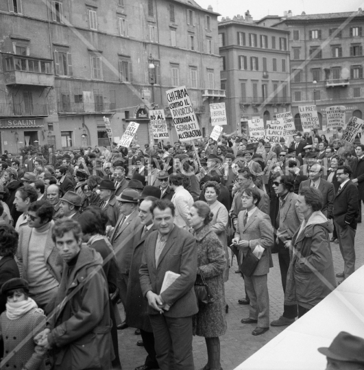 Manifestazione contro l abolizione del divorzio -019