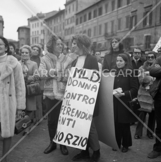 Manifestazione contro l abolizione del divorzio -021