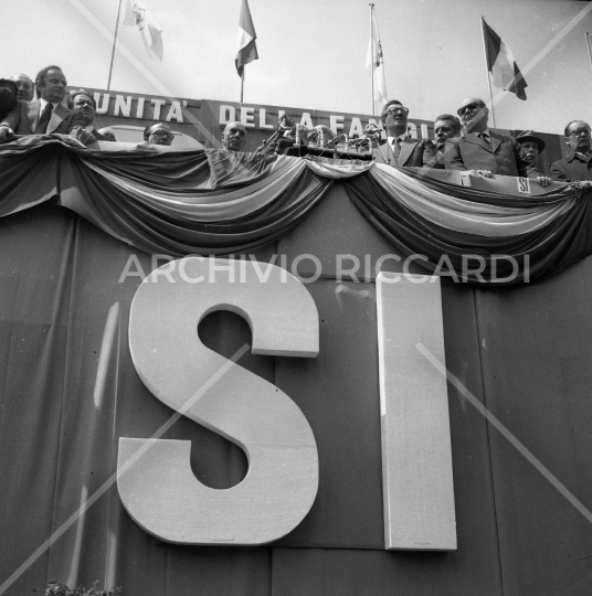 Manifestazione per l abolizione del divorzio -001