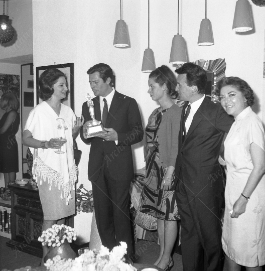 Marcello Mastroianni - 1964 - ambasciata Messico - 130