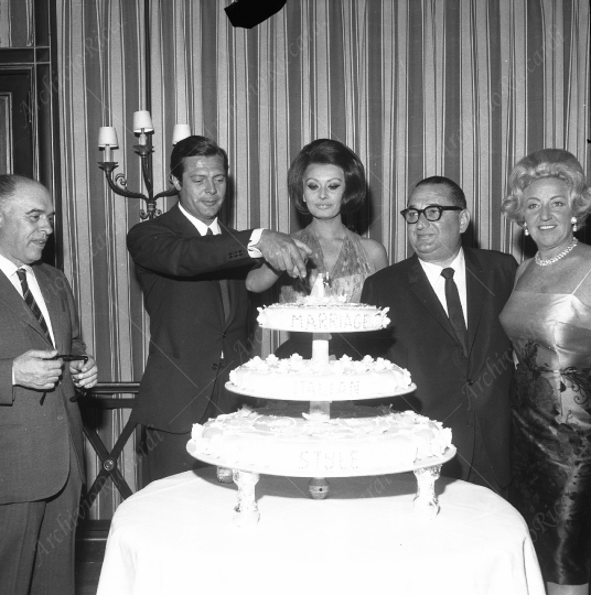 Marcello Mastroianni - 1964 - fine riprese Matrimonio all italiana - con Sophia Loren - 121