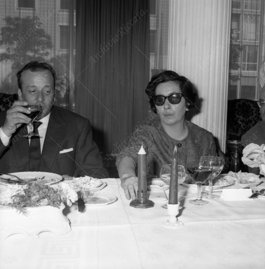 Mezza pranzo Enapi Console e moglie di Monaco - 041