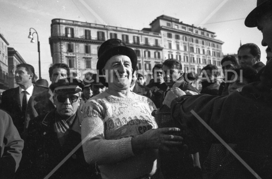 Mister Ok si tuffa nel Tevere - 1961 -527
