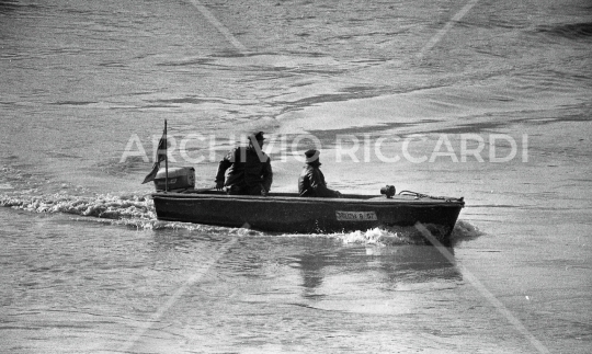 Mister Ok si tuffa nel Tevere - 1961 -530
