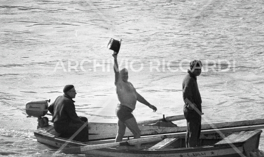 Mister Ok si tuffa nel Tevere - 1961 -535
