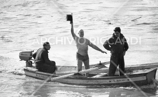 Mister Ok si tuffa nel Tevere - 1961 -536