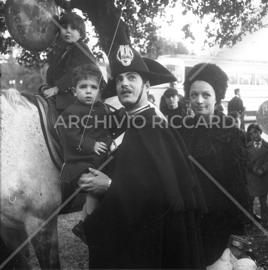 Nino Manfredi - 1961 - sul set del film Il carabiniere a cavallo - 901