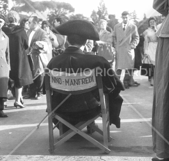 Nino Manfredi - 1961 - sul set del film Il carabiniere a cavallo - 905