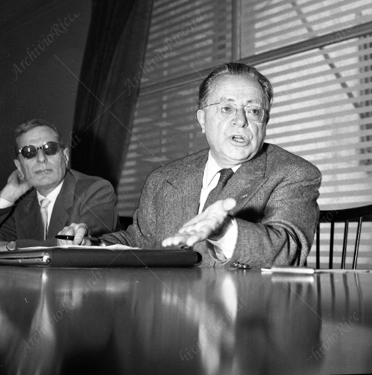Palmiro Togliatti - 1958 - Conferenza stampa - 097