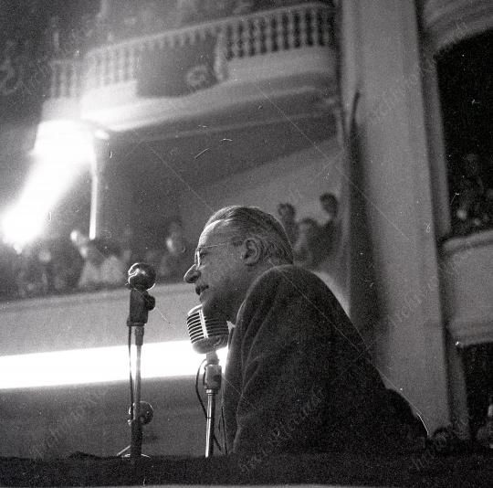 Palmiro Togliatti al Teatro Adriano 1958-008