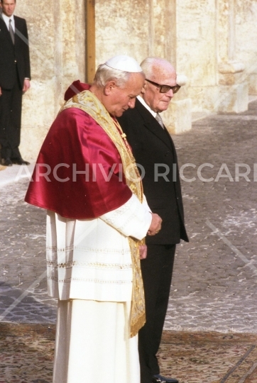Papa Woytila con Pertini - 1984-415 