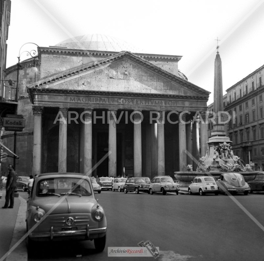 Piazza del Pantheon -102archivioriccardi