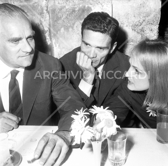 Pier Paolo Pasolini - 1960 -Premio Strega con Laura Betti ed Alberto Moravia- 024