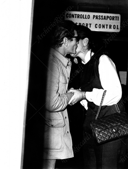 Pier Paolo Pasolini - 1970 - in aeroporto con Maria Callas - 116