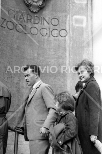 Pietro Ingrao con il figlio allo zoo 1961 6
