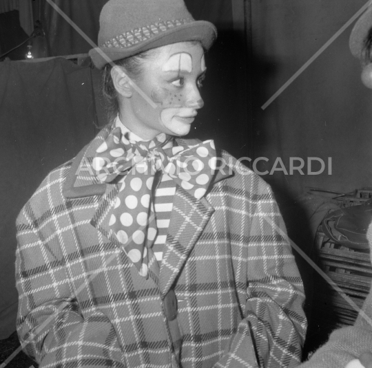 Raffaella Carrà - 1964 - vestita da Clown- 119
