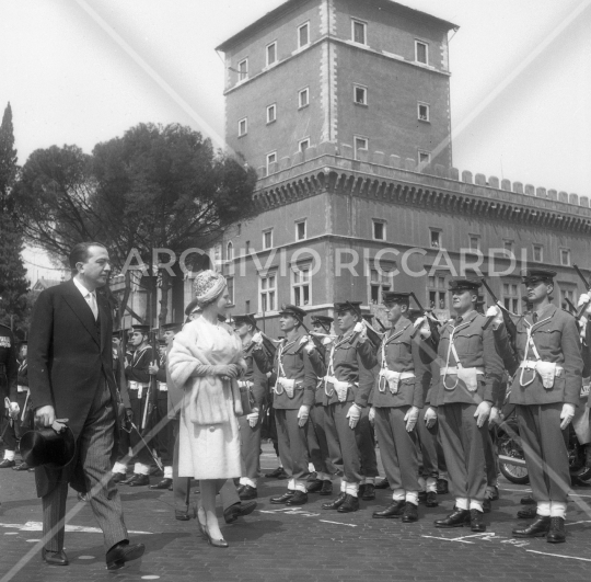Regina Elisabetta d Inghilterra a Roma - 1961-185