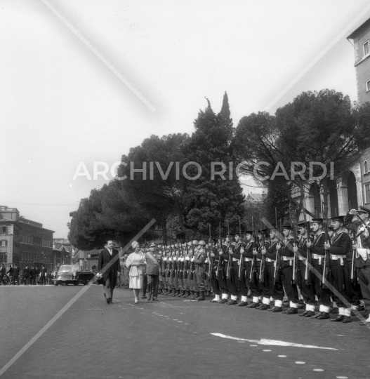 Regina Elisabetta d Inghilterra a Roma - 1961-187