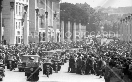 Regina Elisabetta d Inghilterra a Roma - 1961-240