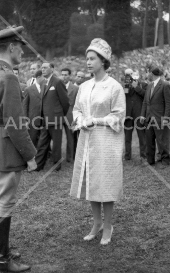 Regina Elisabetta d Inghilterra a Roma - 1961-243