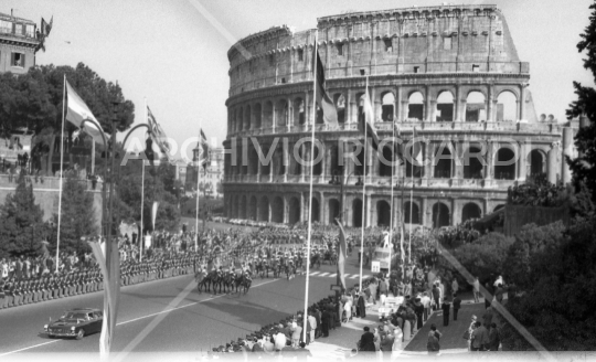 Regina Elisabetta d Inghilterra a Roma - 1961-293