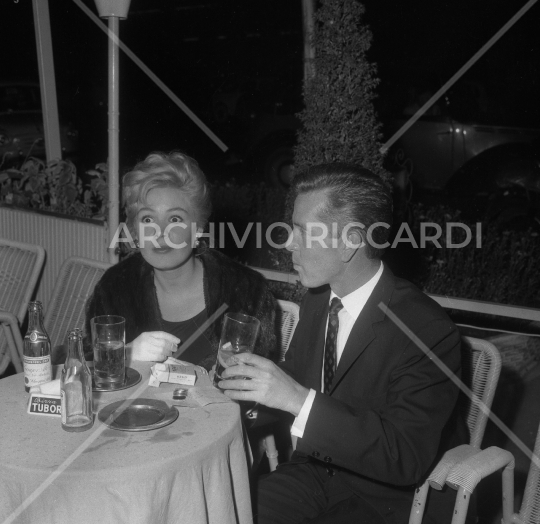 Sandra Dee con Jack Freeman 1963-028