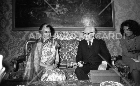 Sandro Pertini - 1981 - con Indira Gandhi - 070 