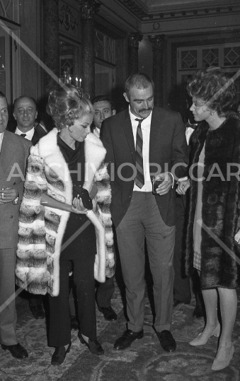 Sean Connery con Sylva Koscina e Virna Lisi 1978 - 010