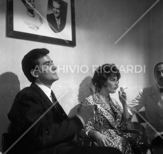 Silvana Mangano con Vittorio Gassman set di Crimen- 1960 - 065