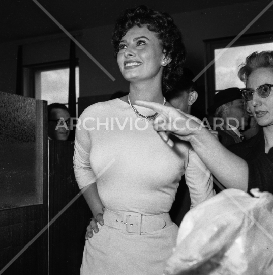 Sofia Loren parte per N.Y. 