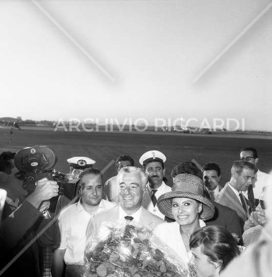 Sophia Loren - 1960 - Arrivo a Ciampino - Accolta da Ponti e De Sica - 494