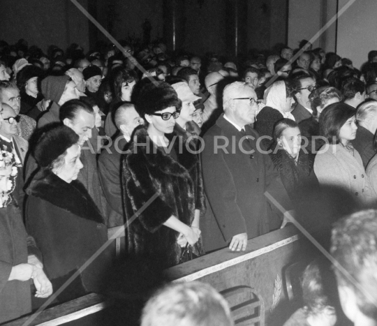 Sophia Loren - 1963 - al Funerale di Titina De Filippo con Vittorio De Sica - 249